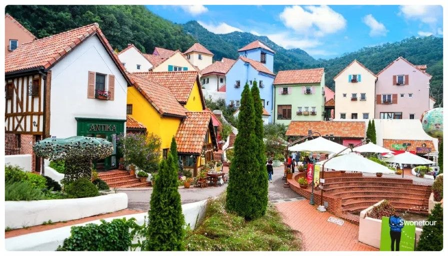 小法国村彩色街景